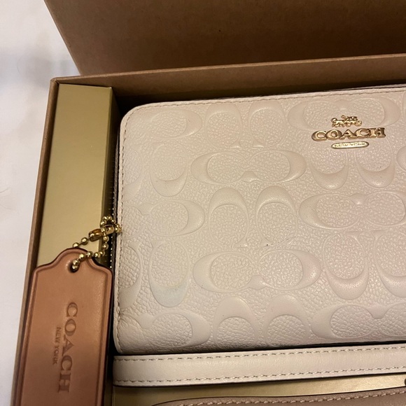 EUC Coach wristlet/wallet - Picture 5 of 10